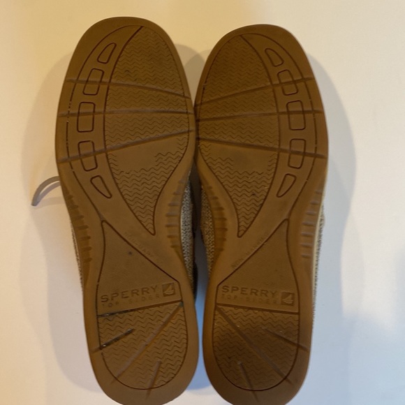Sperry top sider tan boat shoes. Good condition. Smoke free home. - Picture 4 of 5